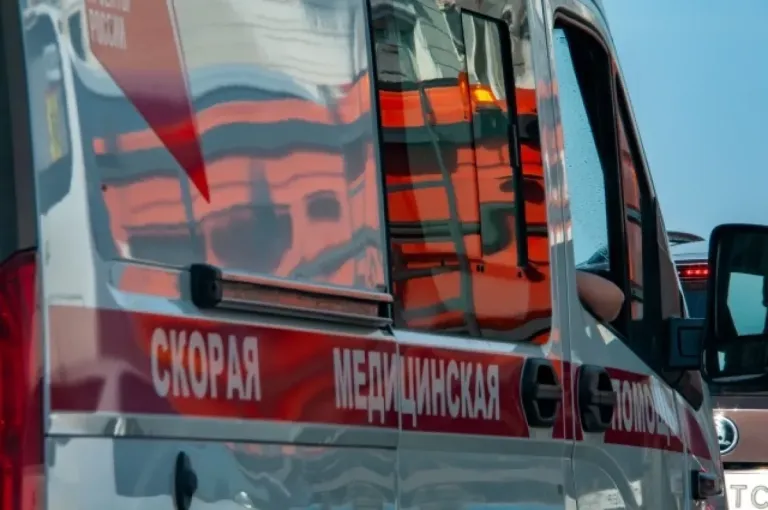 В Майкопе при ДТП на красный свет пострадали женщина и девочка